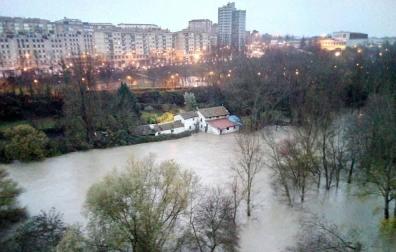 Imágenes de las inundaciones en Pamplona y Villava por el temporal de lluvia