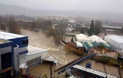 La crecida del Arga se ceba con los clubes deportivos y para su actividad