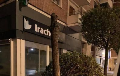 Más de 30 intervenciones en Pamplona por el viento: caída de árboles, vallas, andamios...