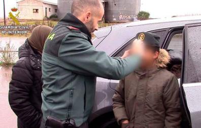 La Guardia Civil auxilia a un menor de 10 años que caminaba perdido por la A-1
