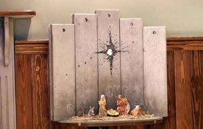 Banksy instala en Belén un provocador pesebre en su hotel