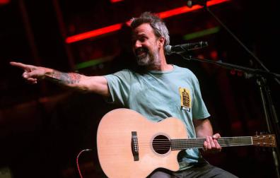 Pau Donés vuelve a casa por Navidad para cantar contra el cáncer