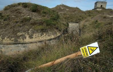 Las pintadas se solapan desde hace años en sus muros exteriores. El estado de dejadez es “absoluto”, dicen quienes suben a diario a lo alto de la cima del monte Ezkaba, declarado en noviembre de 2001 Bien de Interés Cultural.