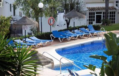 Hallados muertos un padre y sus dos hijos en una piscina de Mijas (Málaga)