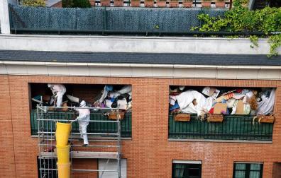 Operarios de la limpieza de un piso en Mendebaldea: “Nunca habíamos visto algo así”