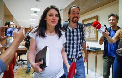 El secretario general de Podemos, Pablo Iglesias, y la portavoz de la formación, Irene Montero.