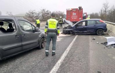 Dos heridos en un accidente con dos vehículos implicados en Noáin
