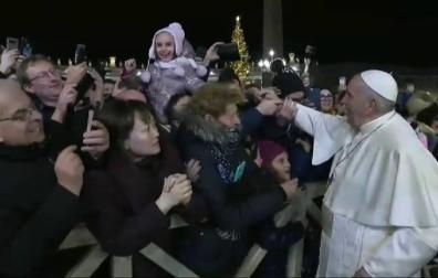 El Papa pide perdón por el encontronazo con una peregrina