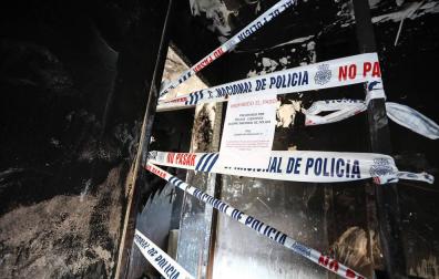 Vivienda incendiada en la que han fallecido dos personas y un bebé está en la UCI en la barriada de La Hispanidad