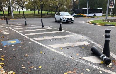 Los bolardos de Pío XII se instalaron incorrectamente “para abaratar costes”