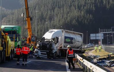 Catorce heridos, dos de ellos graves, en un accidente múltiple en Guipúzcoa