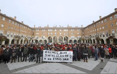 Acto en Orkoien para rechazas la agresión sexual contra una vecina