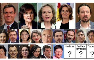 Izda a dcha: Sánchez, Calvo, Nadia Calviño, Teresa Ribera, Pablo Iglesias, Grande-Marlaska, Ábalos, Irene Montero, Planas, Maroto, Yolanda Díaz, Castells, Garzón, Illa, Celáa, Pedro Duque, María Jesús Montero, Margarita Robles, Escrivá y González Laya.