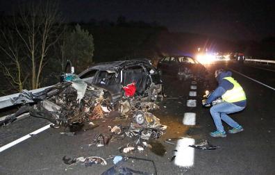 Dos muertos y cinco heridos en un accidente múltiple en la N-121-A en Olagüe