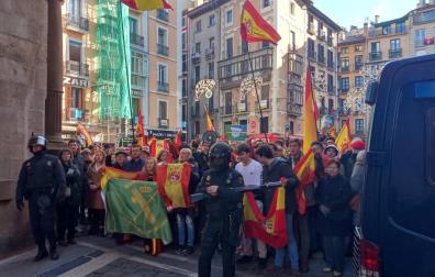 Participantes en la concentración de 'España Existe' en Pamplona