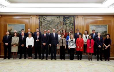 Los ministros prometen sus cargos en una ceremonia culminada con aplausos