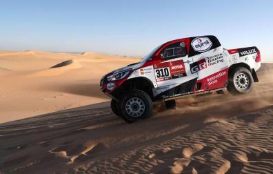 Coche de Fernando Alonso en la octava etapa del Rally Dakar