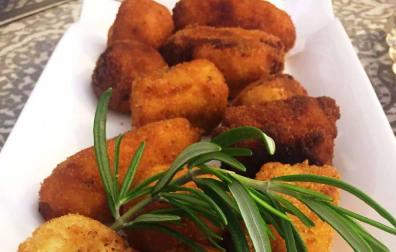 Croquetas de hongos y triángulos de brick