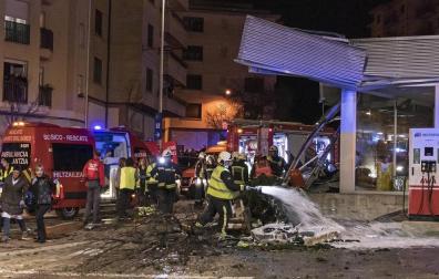 Un autobús de La Estellesa se estrelló este viernes, 17 de enero, contra una gasolinera, arrollando a viandantes y a varios vehículos, en la localidad navarra.