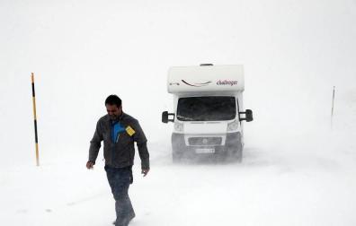 La nieve ha cubierto este domingo la zona de Larra-Belagoa.