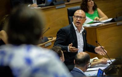 Carlos Gimeno, en el Parlamento de Navarra.
