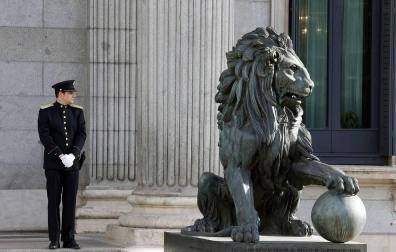 Calvo pide que el Congreso acorte su nombre para no excluir a las diputadas