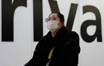 China cierra todos los transportes en la ciudad donde comenzó el brote de neumonía