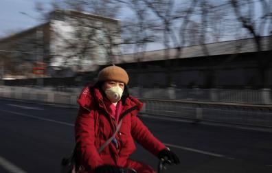 China eleva a 25 los muertos por el nuevo coronavirus y a 830 los casos confirmados