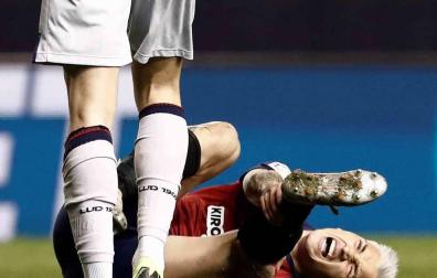 El Chimy Ávila se retira con una posible grave lesión de rodilla