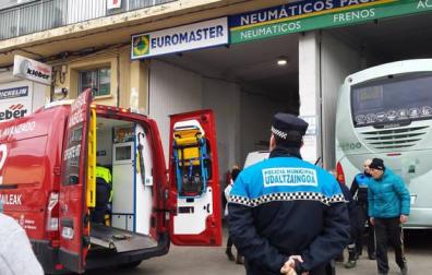 Herido al explotarle una rueda de camión en un taller de neumáticos de Berriozar