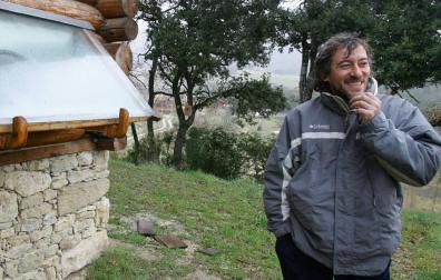 El fallecido en Artaza "vivía feliz con sus hijas en una casa de troncos que hizo con sus manos”