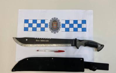 Intenta entrar a un bar de Tudela con un machete de grandes dimensiones