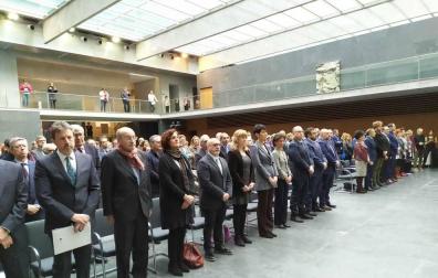 Luis Ordoki recibe la medalla de oro de la Cámara de Comptos