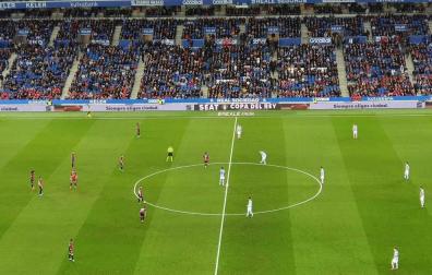 Real Sociedad y Osasuna, al inicio del choque.