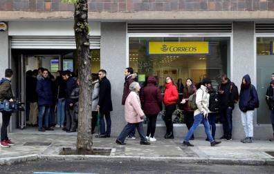Normalidad en Correos en el último día que se puede votar por correo
