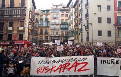 Cientos de personas rechazan el cambio en la oferta de tres escuelas infantiles en euskera
