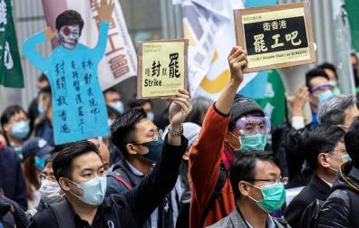 China actualiza las cifras del coronavirus: 490 muertos y 24.324 afectados