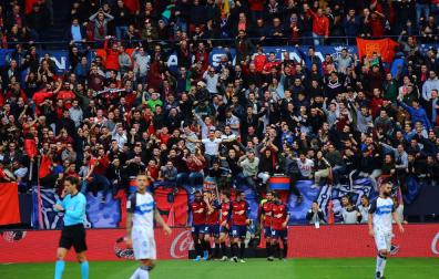 Alegría en Graderío Sur tras el gol de penalti marcado por Roberto Torres. Era el 3-1.