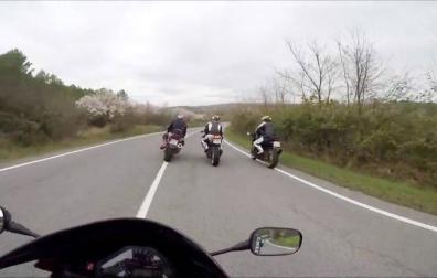 Identifican a 10 moteros por conducir de forma temeraria y grabarse en vídeo en Navarra