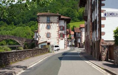 Imágenes de Sunbilla. Dos barrios unidos por un viejo puente de piedra.