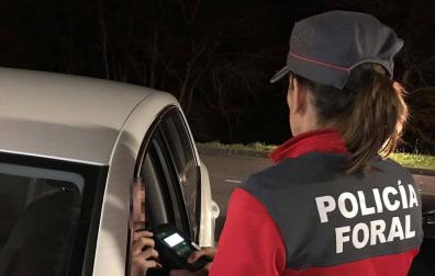 Investigado por conducir sin puntos, dar positivo en alcohol y drogas y usar el móvil