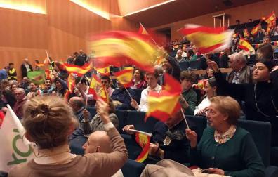 Asistentes al acto de Vox en Baluarte, Pamplona.