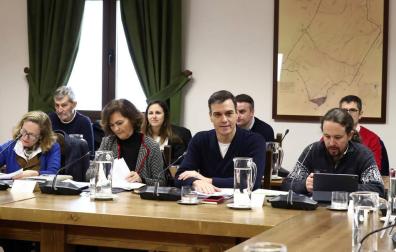 Iglesias, junto a Pedro Sánchez, en el retiro de Quintos de Mora.