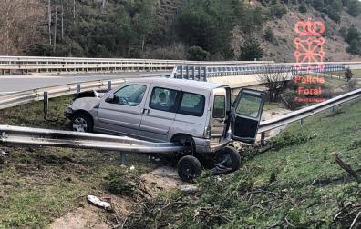 Ileso tras salirse de la autopista a la altura de Barásoain