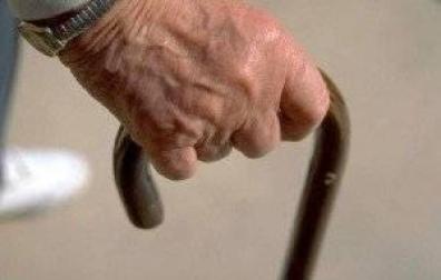 Un hombre de 86 años deja inconsciente a otro de 65 tras una discusión de tráfico