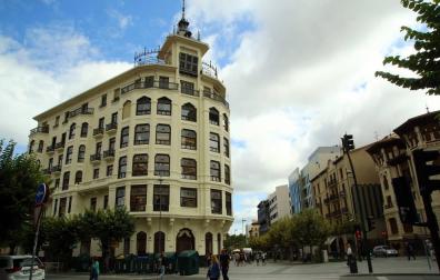 El Ayuntamiento de Pamplona se plantea frenar el comercio en altura