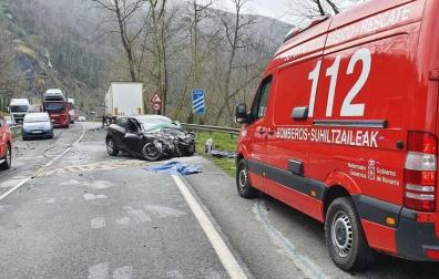 Un fallecido en la colisión entre un coche y un camión en la N-121-A a la altura de Bera