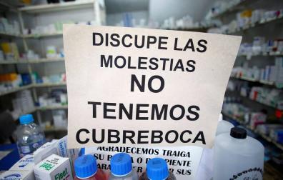 Mensaje en una farmacia en México.