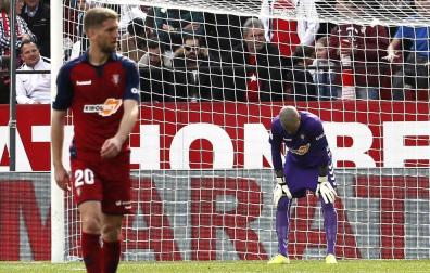 Brasanac y Rubén se lamentan tras encajar el tercer gol.