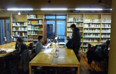 Imagen de la sala de estudio de la biblioteca pública de Estella. 	MYRIAM MUNARRIZ